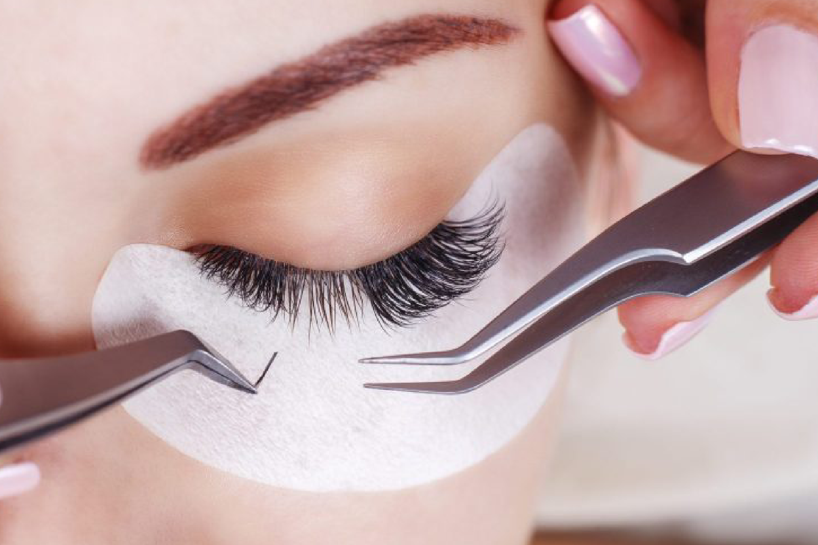 HOW TO BECOME AN EYELASH EXTENSION TECHNICIAN?